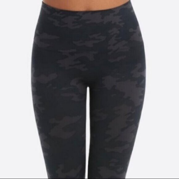 Spanx Look at Me Now Camo Blue Seamless Leggings Womens Size Small - Picture 7 of 7